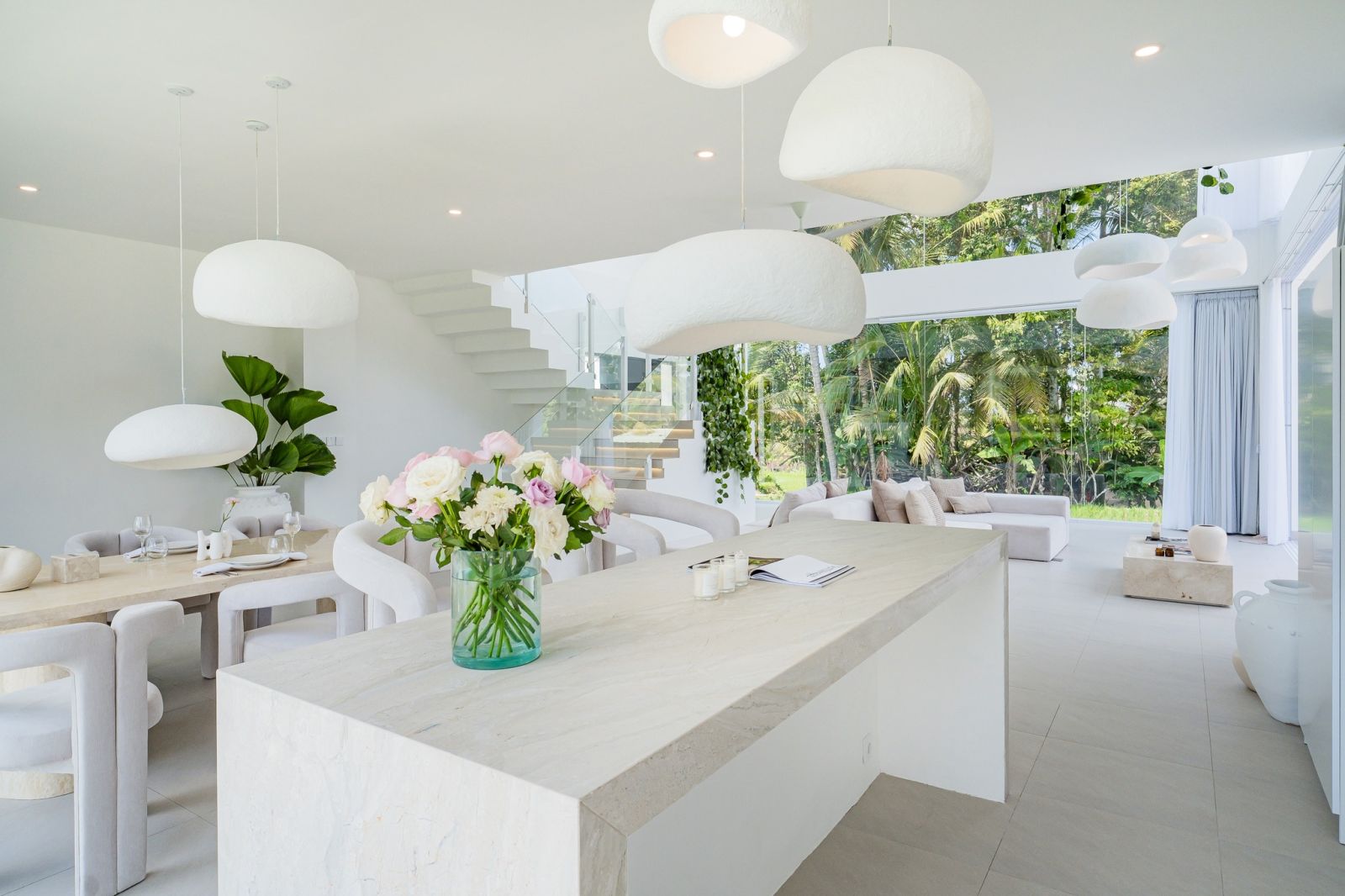 BRIGHT MINIMALIST VILLA